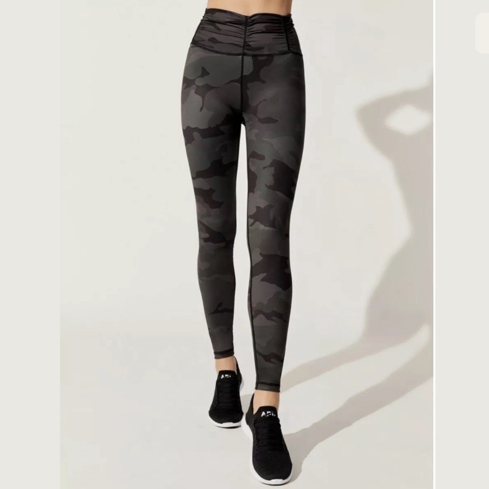 CARBON 38 Camouflage Leggings 🖤💚